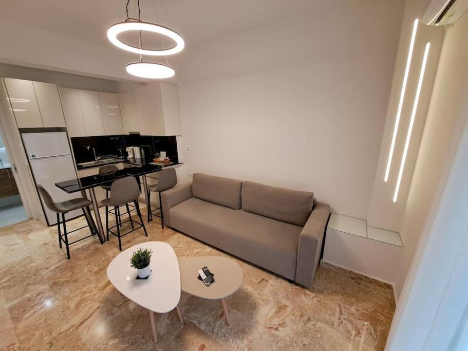 Luxury Apartment *