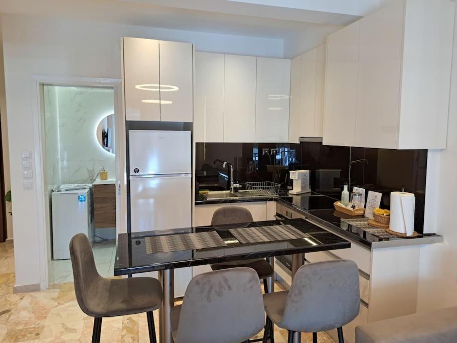Luxury Apartment *